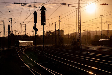 Eisenbahn Gleise Strecke Hagen Ruhrgebiet  DeutschlandSonnenaufgang Stimmung Verkehr Technik...