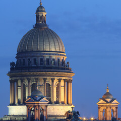 Obraz premium Isaac's Cathedral in St. Petersburg before the dawn