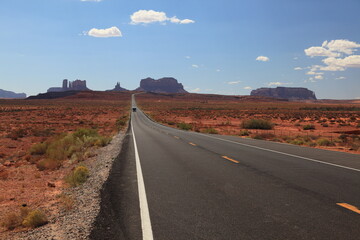 Fototapeta na wymiar View of long road leading towards Monument Valley seen from Forrest Gump Point in Utah, USA