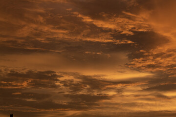 Obraz premium Orange clouds in the sky during the sunset