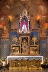 Fototapeta na wymiar the Black Madonna in the Chapel of Our Lady at Basilica of St-Sauveur blend into the cliff in Rocamadour, France