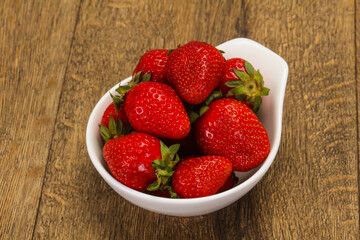Sweet strawberry in the bowl
