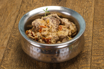 Chicken liver with cream and dry tomatoes
