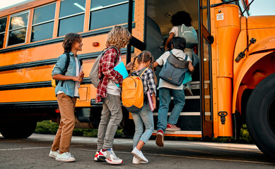 Fototapeta Children near school bus obraz