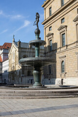 Fototapeta na wymiar Der Kronprinz-Rupprecht-Brunnen in München zwischen Münchner Residenz und dem Marstall, der ehemaligen Hofreitschule.