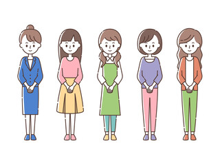 前で手を組む5人の女性