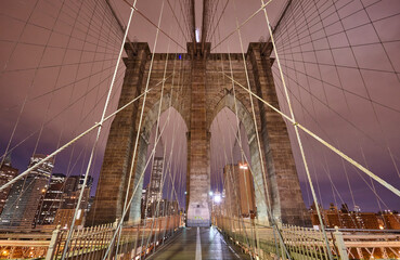 Fototapeta premium Brooklyn Bridge at night