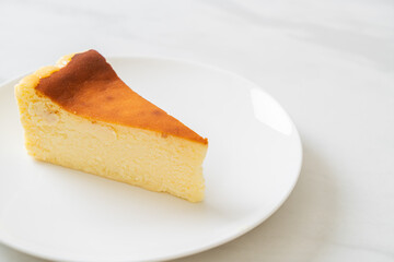 burn cheesecake on white plate