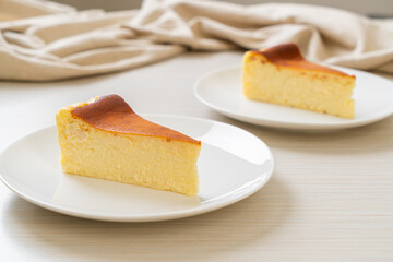 burn cheesecake on white plate