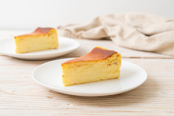 burn cheesecake on white plate