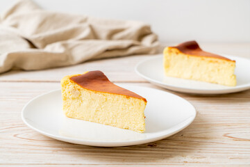 burn cheesecake on white plate