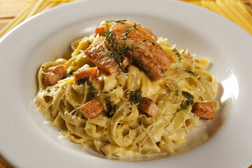 Noodles with grilled salmon fillet.
