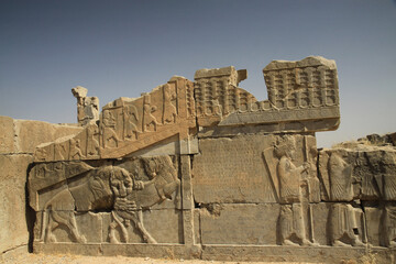 kamienne ruiny starożytnego miasta persepolis w iranie