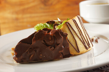 Lettuce salad with walnut, biscuit and chocolate.