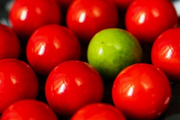 Group of red sphere and green in row.