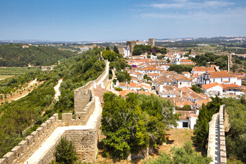 Fototapeta na wymiar Auf der Stadtmauer von Obidos in Portugal