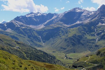 Fototapeta premium view of the mountains
