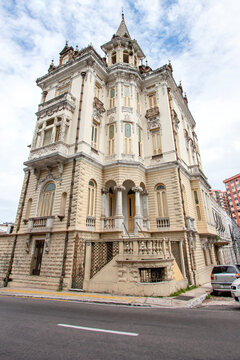 Fachada do palacete Bolonha, em Bel&eacute;m do Par&aacute;. Marco da belle &eacute;poque paraense