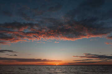 the setting sun goes under water