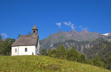 Fototapeta na wymiar Kapelle zum Heiligen Geist in Bichl bei Prägraten / Osttirol / Österreich