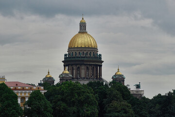 Fototapeta na wymiar St. Isaac's Cathedral in Saint Petersburg