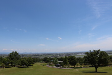 空を背景に綺麗な景色