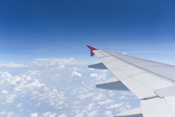 Obraz premium Photos from the passenger window Wings of an airplane flying in the sky On international travel