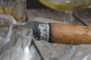 sigaro tabacco cenere fumo cognac wisky fumare