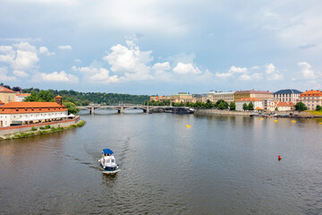 Rzeka łódź most panorama stare miasto czechy praga © Dariusz