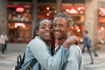 Fototapeta premium A loving couple in the city