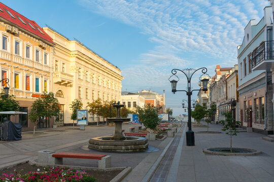 Samara. View of the pedestrian part of Leningradskaya street in the early morning.