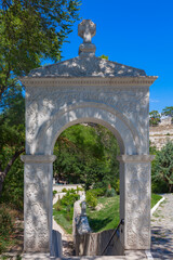Obraz premium A picturesque arch on the territory of the St. Clement Monastery in Crimea