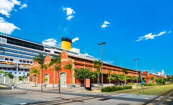 Fototapeta View of Pier Maua, a cruise ship port in Rio de Janeiro, Brazil
