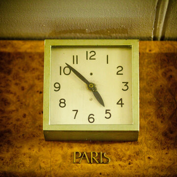 Old International Clock