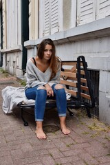 Jeune femme qui vit dans la rue