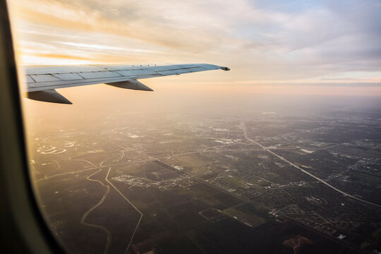 Fototapeta Window view from an airplane above Houston
