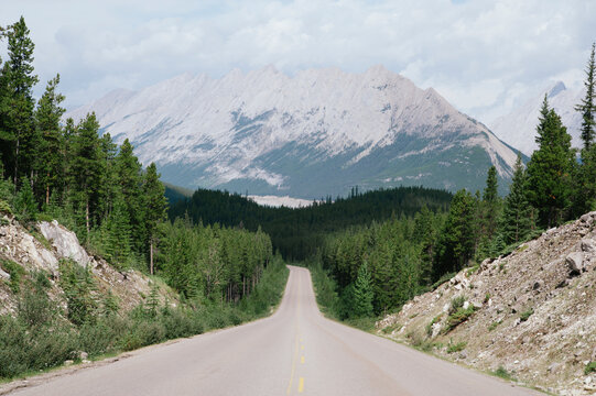 Icefields Parkway mountain street showing the Rocky Mountains in Banff and Jasper National park, Alberta, Canada
