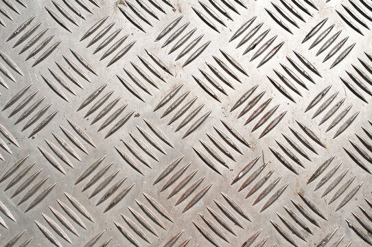 Metal plate with pattern