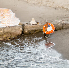 Obraz premium lifebuoy and buoy on the beach