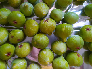 Composition based on green figs on aluminum foil