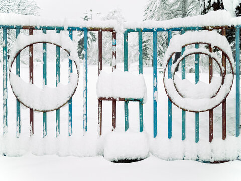 _&Ocirc;&oslash;&Omega;etal fence is watching you