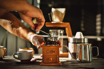 Fototapeta na wymiar Coffee drip.Coffee grinder with hand. 