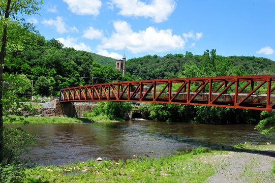 D l Trail bridge
