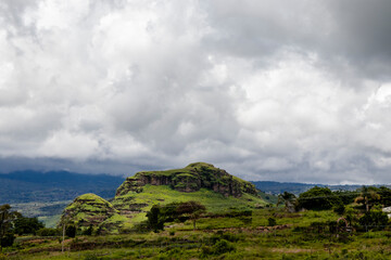 Fototapeta premium Hermoso paisaje en Morelos México nubes, montañas, campo verde