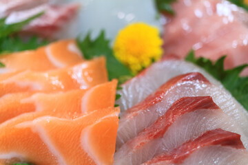 新鮮な刺身盛り合わせ