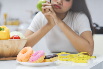 Obraz na płótnie Canvas person during reduce sugar diet want to eat sweet doughnut