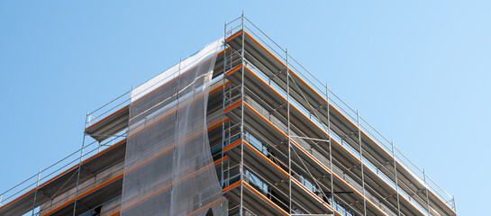 a scaffold with safety net at a construction site