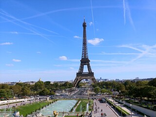Paris Eiffel Tower serene afternoon - obrazy, fototapety, plakaty