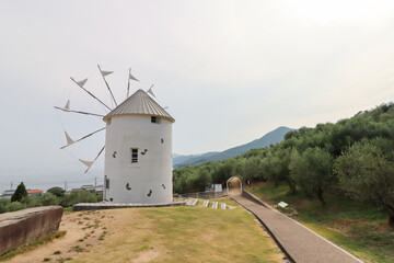 Fototapeta na wymiar 道の駅 小豆島オリーブ公園　ギリシア風車