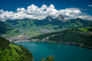 Fototapeta premium Vue depuis la plaine du Grütli en Suisse
